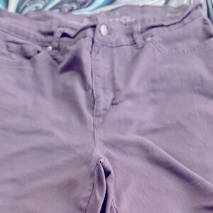 Women Jean capris in great condition no stains or tears size 12